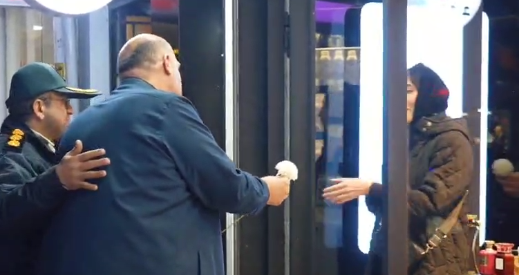 تبریک عید ولادت حضرت فاطمه(س) و گرامیداشت روز زن به بازاریان و مردم شهر توسط سوادکوهی فرماندار ویژه شهرستان آمل